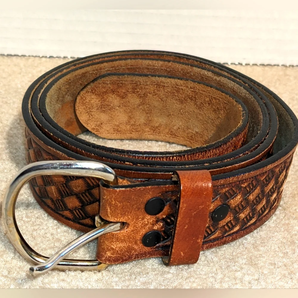 Brown belt, genuine leather,‎ carved braided pattern, silver toned buckle